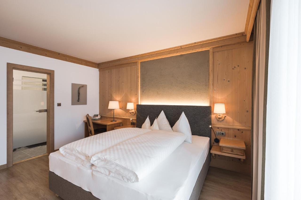 Hotel Alpenhof Tirolo Exteriör bild