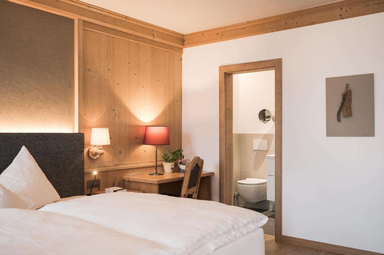Hotel Alpenhof Tirolo Exteriör bild