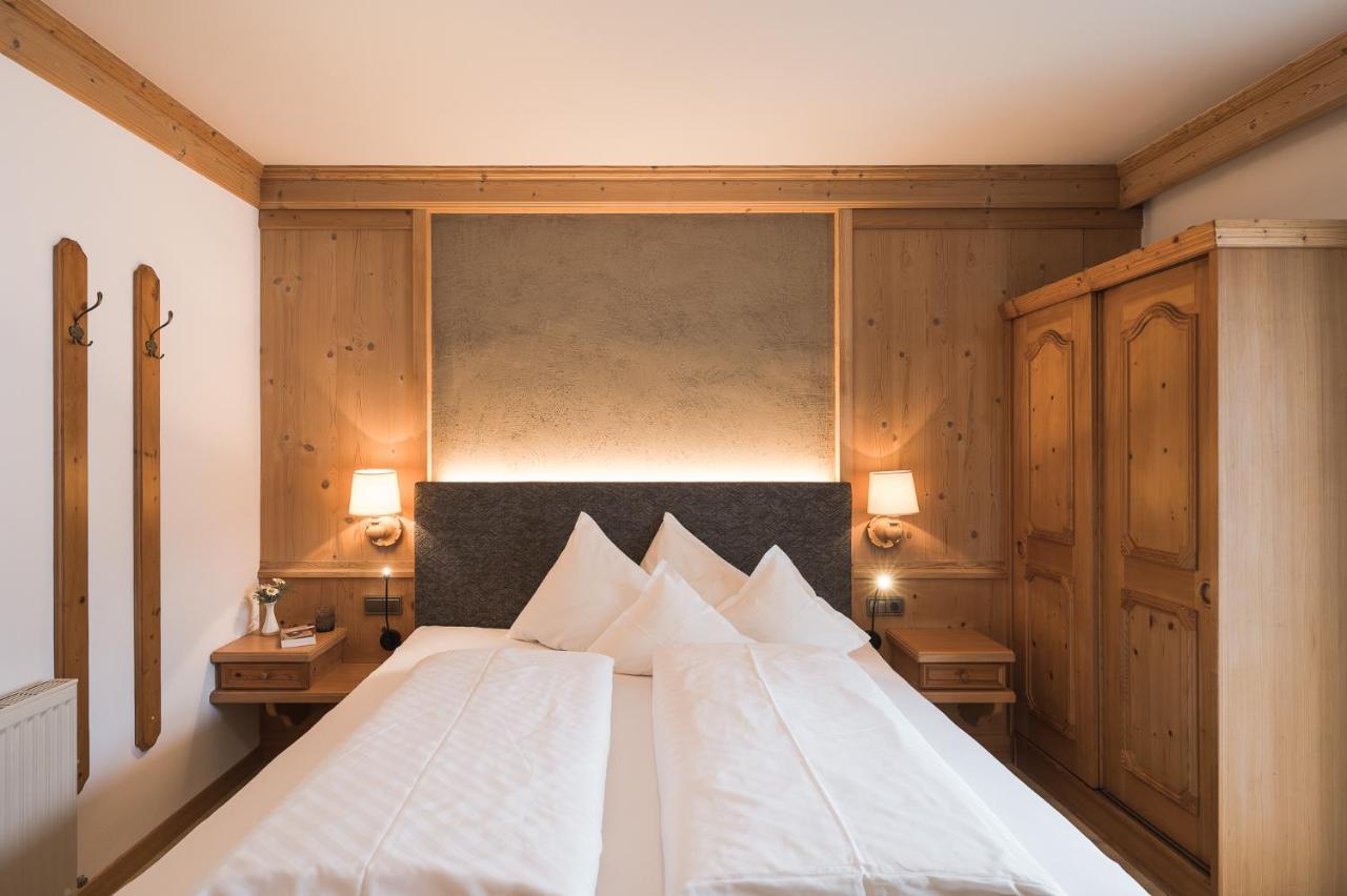Hotel Alpenhof Tirolo Exteriör bild