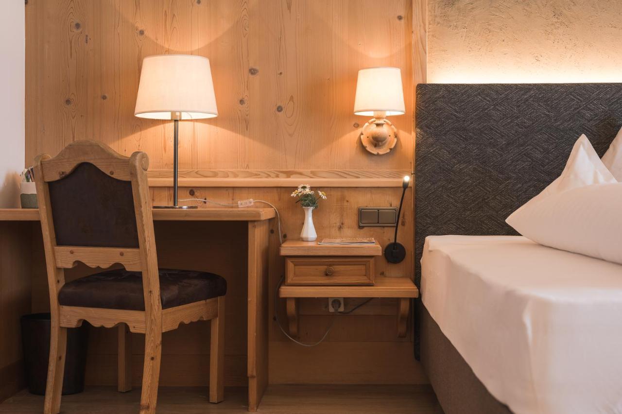 Hotel Alpenhof Tirolo Exteriör bild