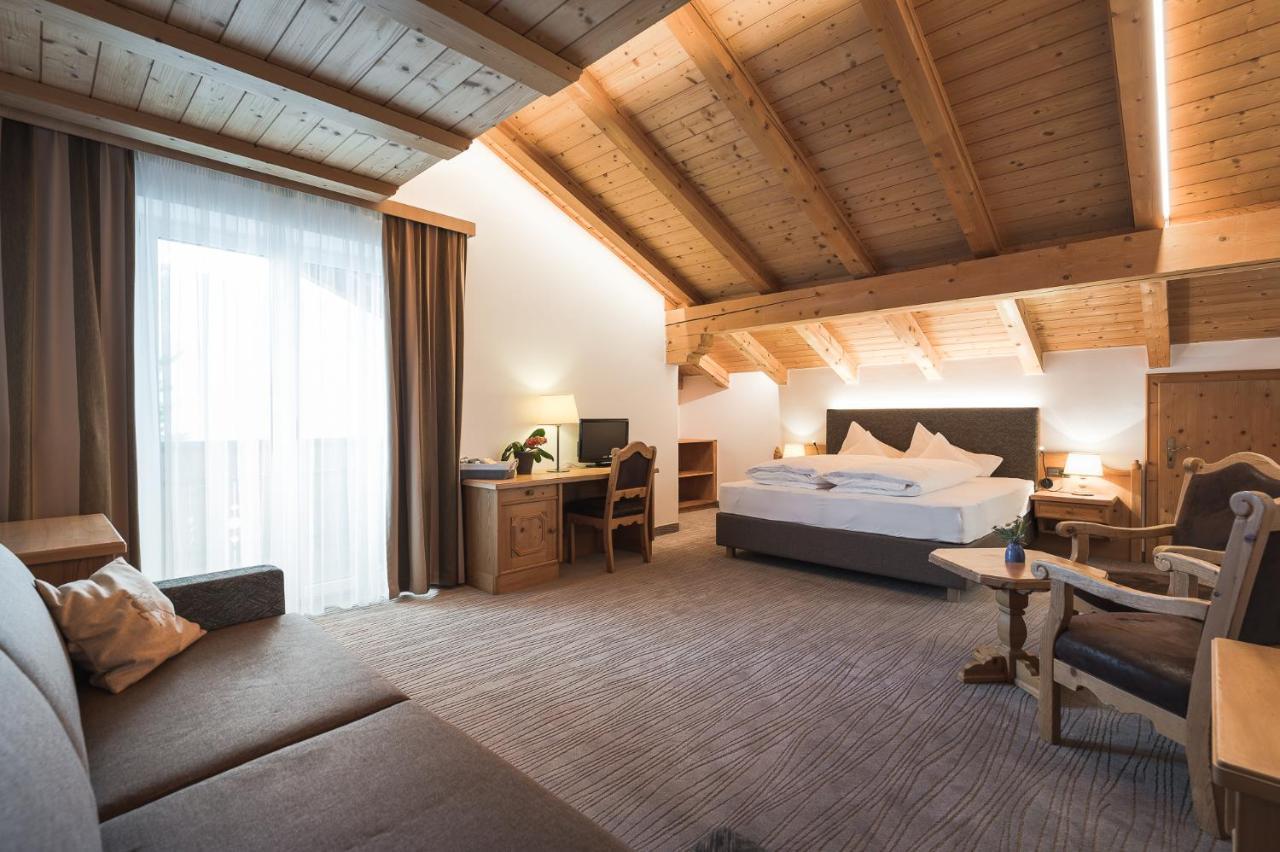 Hotel Alpenhof Tirolo Exteriör bild