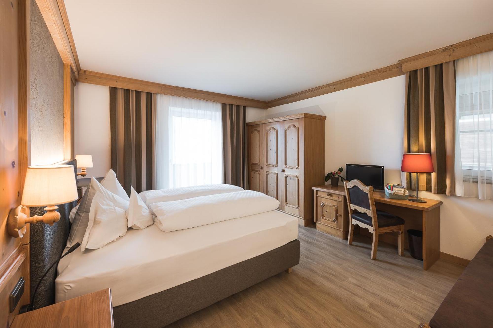 Hotel Alpenhof Tirolo Exteriör bild