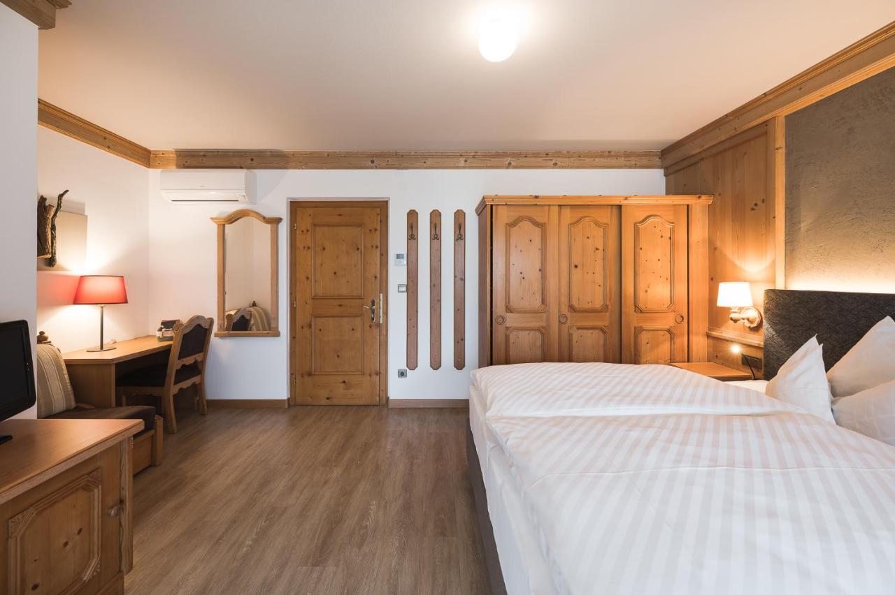 Hotel Alpenhof Tirolo Exteriör bild