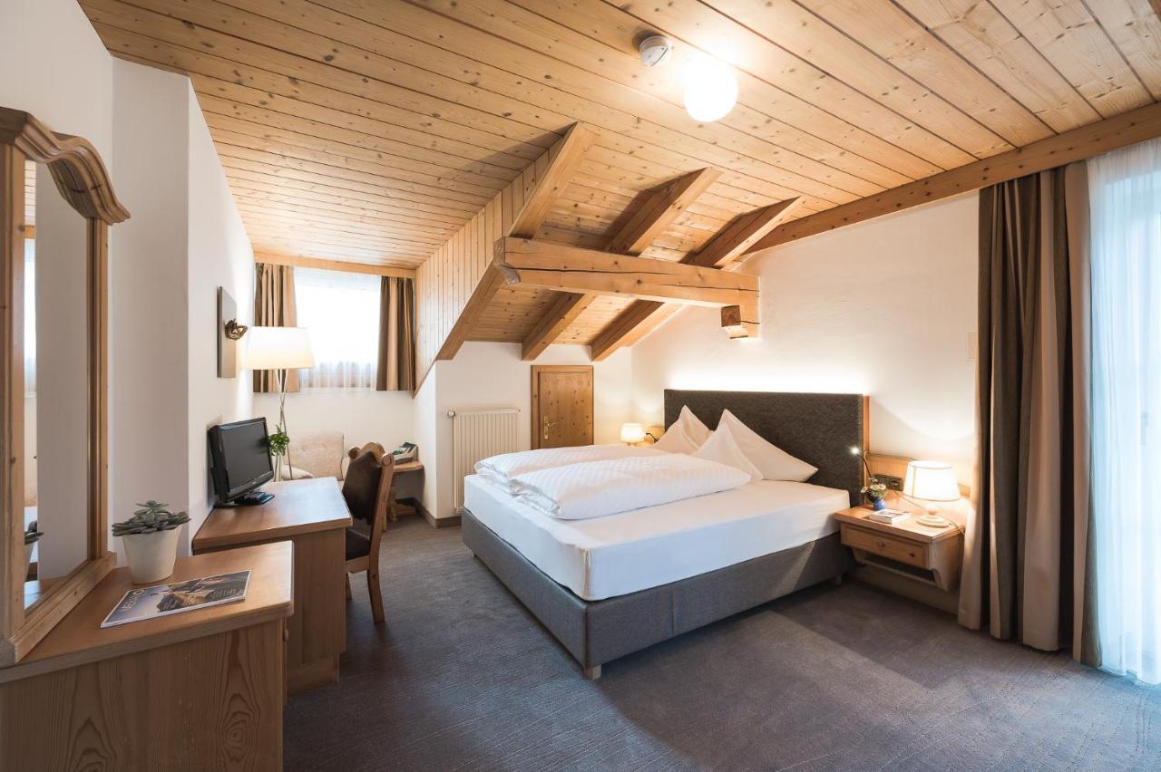 Hotel Alpenhof Tirolo Exteriör bild