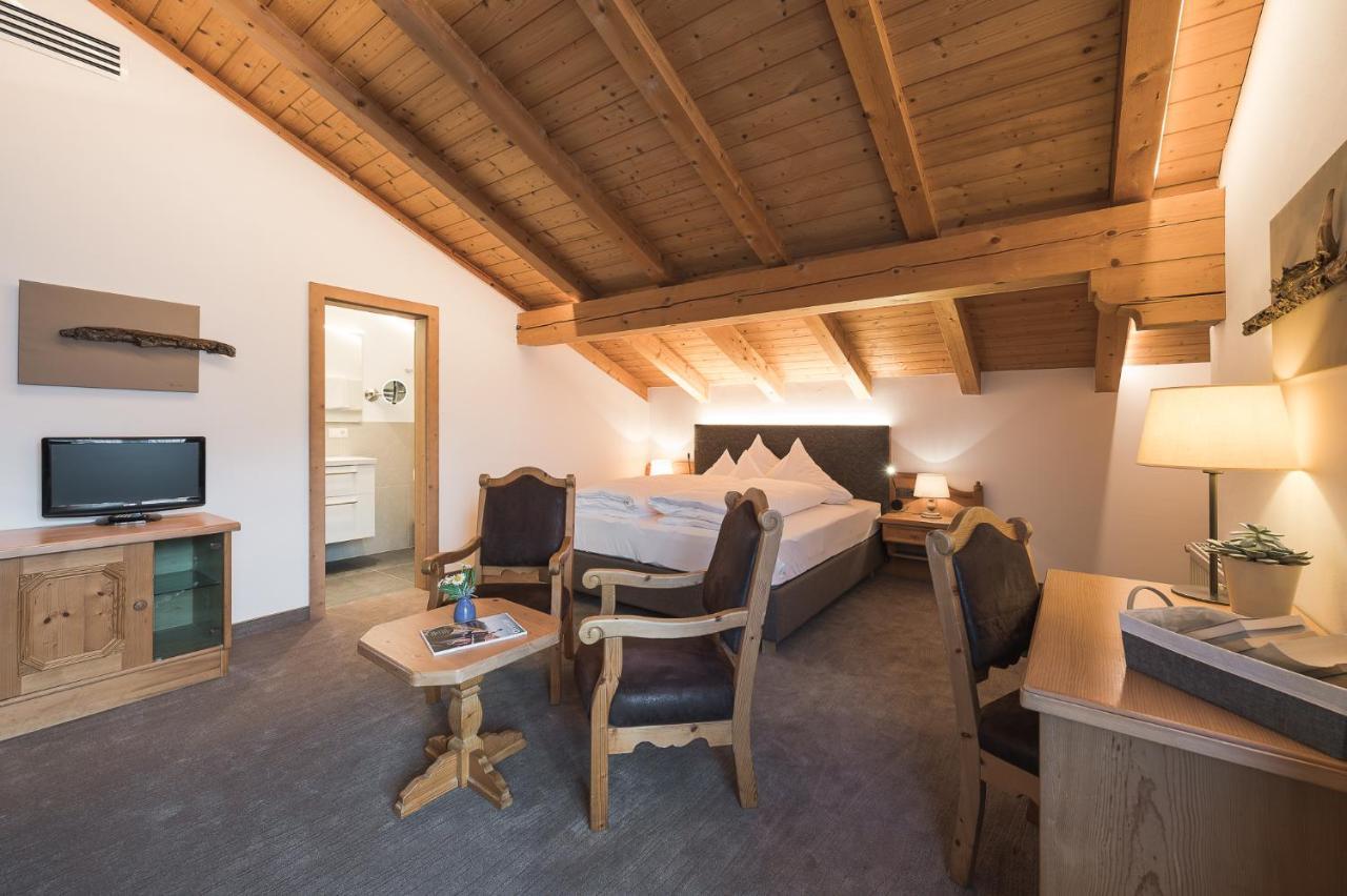 Hotel Alpenhof Tirolo Exteriör bild