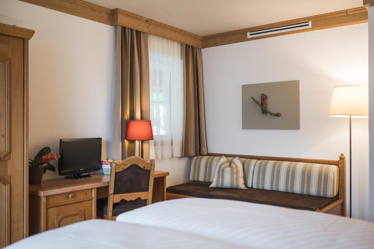 Hotel Alpenhof Tirolo Exteriör bild