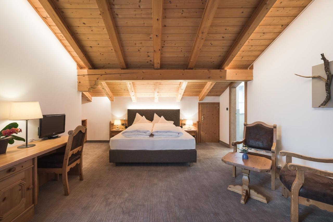 Hotel Alpenhof Tirolo Exteriör bild